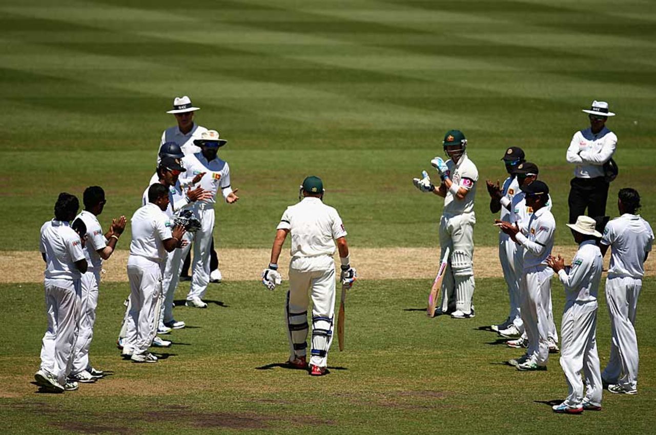 Michael Hussey makes his way to the crease amid applause from the Sri Lankan team, Australia v Sri Lanka, 3rd Test, Sydney, 2nd day, January 4, 2013