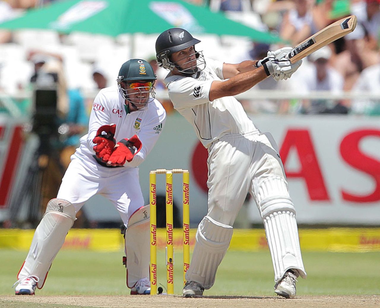 Dean Brownlie plays the pull, South Africa v New Zealand, 1st Test, Cape Town, 3rd day, January 4, 2013