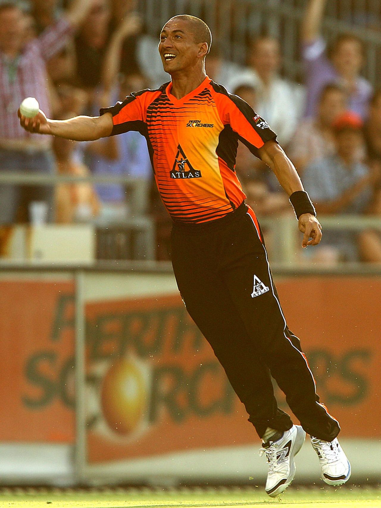 Alfonso Thomas is thrilled after taking a catch, Perth Scorchers v Sydney Thunder, Big Bash League, Perth, January 4, 2013