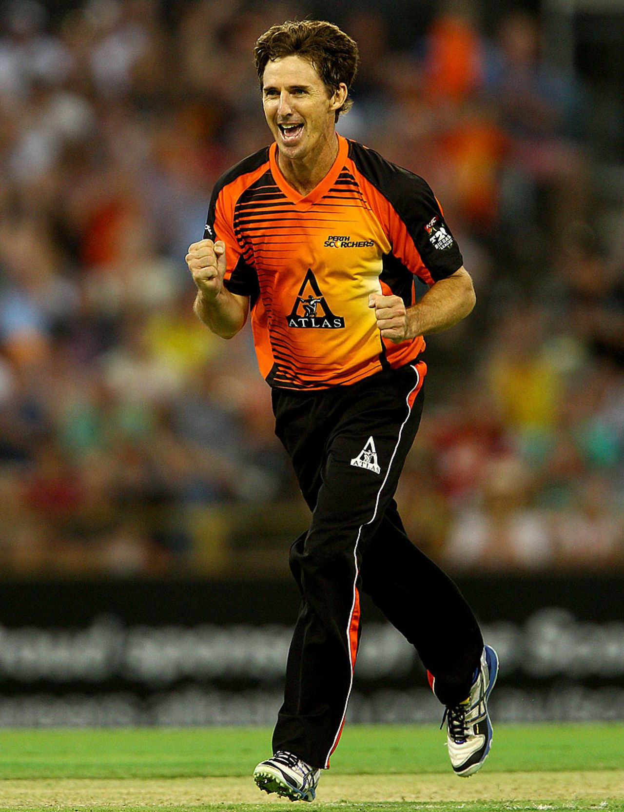Brad Hogg took four wickets, Perth Scorchers v Sydney Thunder, Big Bash League, Perth, January 4, 2013