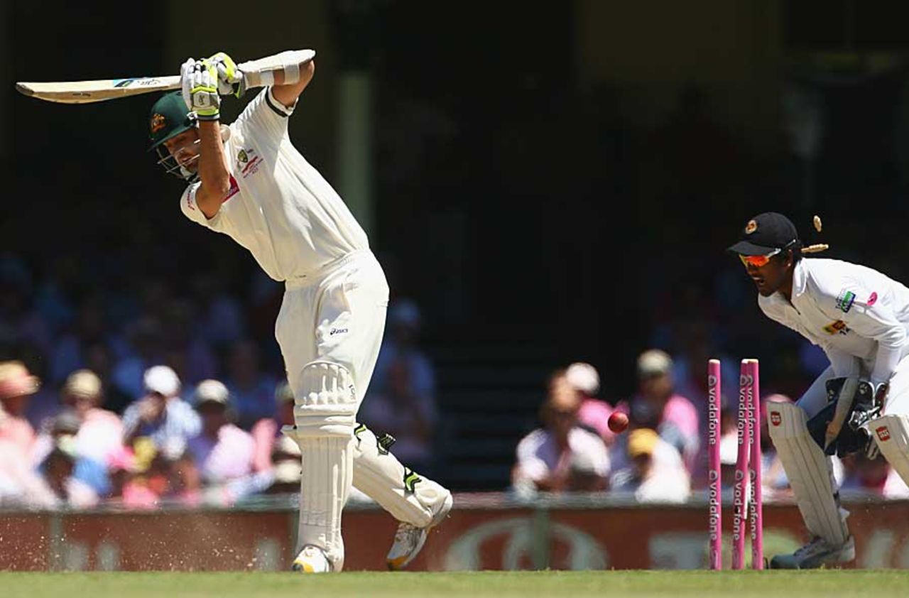 Nathan Lyon is bowled by Rangana Herath, Australia v Sri Lanka, 3rd Test, Sydney, 3rd day, January 5, 2013