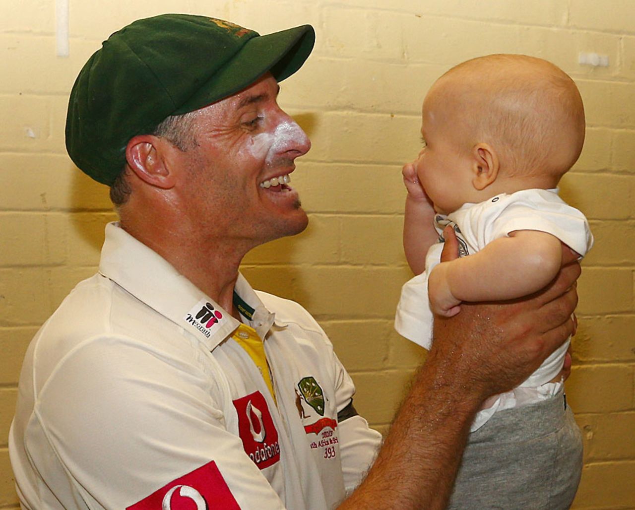 Michael Hussey holds his baby Oscar, Australia v Sri Lanka, 3rd Test, Sydney, 4th day, January 6, 2013