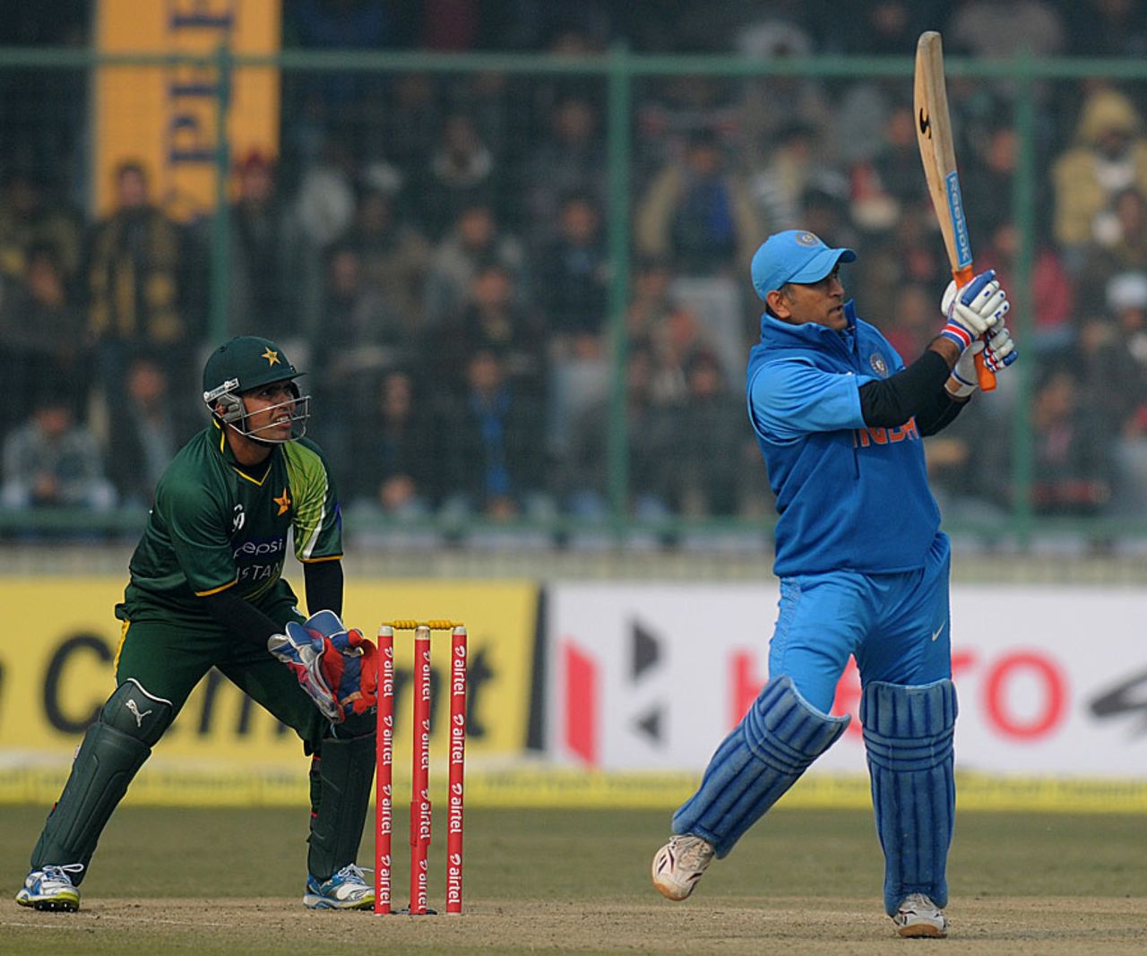 MS Dhoni tried to repair India's innings, India v Pakistan, 3rd ODI, Delhi, January 6, 2013