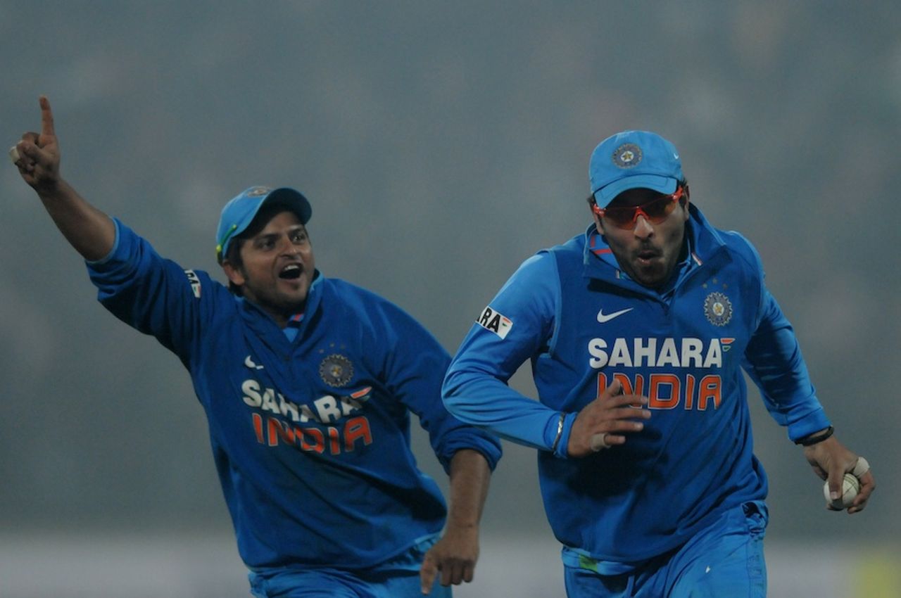 Yuvraj Singh and Suresh Raina go on a victory run, India v Pakistan, 3rd ODI, Delhi, January 6, 2013