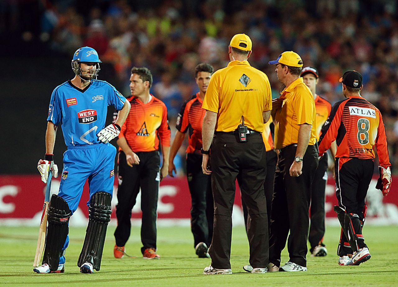 Kane Richardson was given out hit-wicket and then recalled due to no appeal, Adelaide Strikers v Perth Scorchers, BBL 2012-13, Adelaide, January 10, 2013