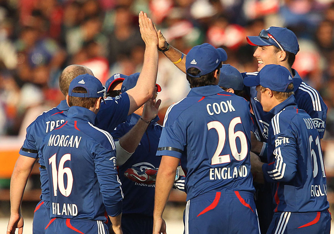 England celebrate a wicket, India v England, 1st ODI, Rajkot, January 11, 2013