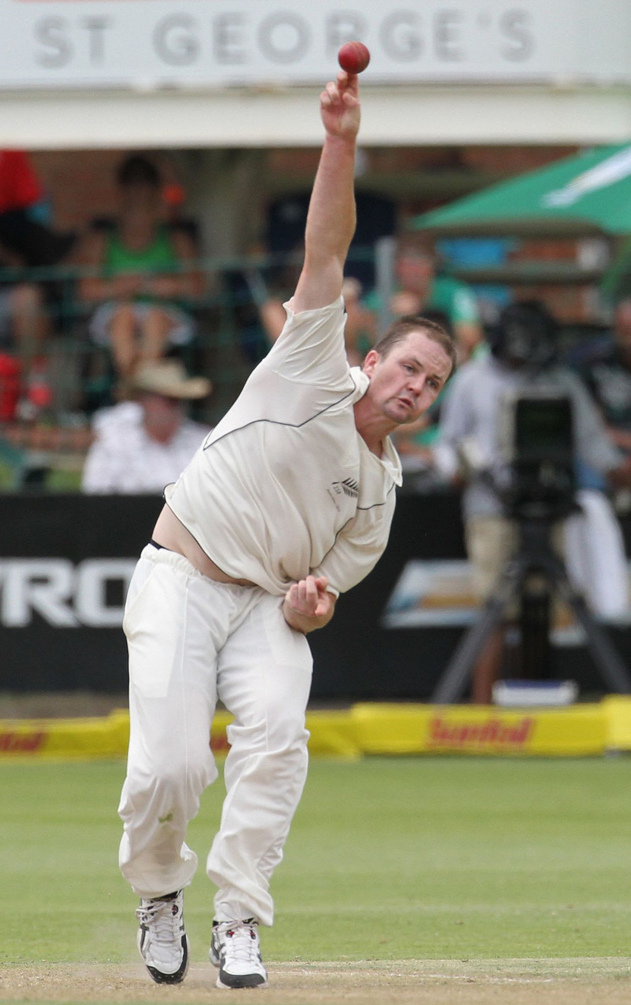 Colin Munro bowls on his Test debut, South Africa v New Zealand, 2nd Test, Port Elizabeth, 1st day, January 11, 2013