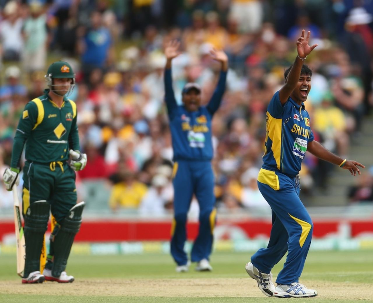 Nuwan Kulasekara appeals successfully against Phil Hughes, Australia v Sri Lanka, 2nd ODI, Adelaide, January 13, 2013