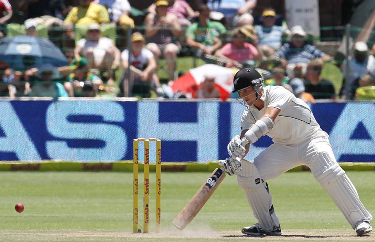 Trent Boult digs a ball out square of the wicket, South Africa v New Zealand, 2nd Test, Port Elizabeth, 3rd day, January 13, 2013
