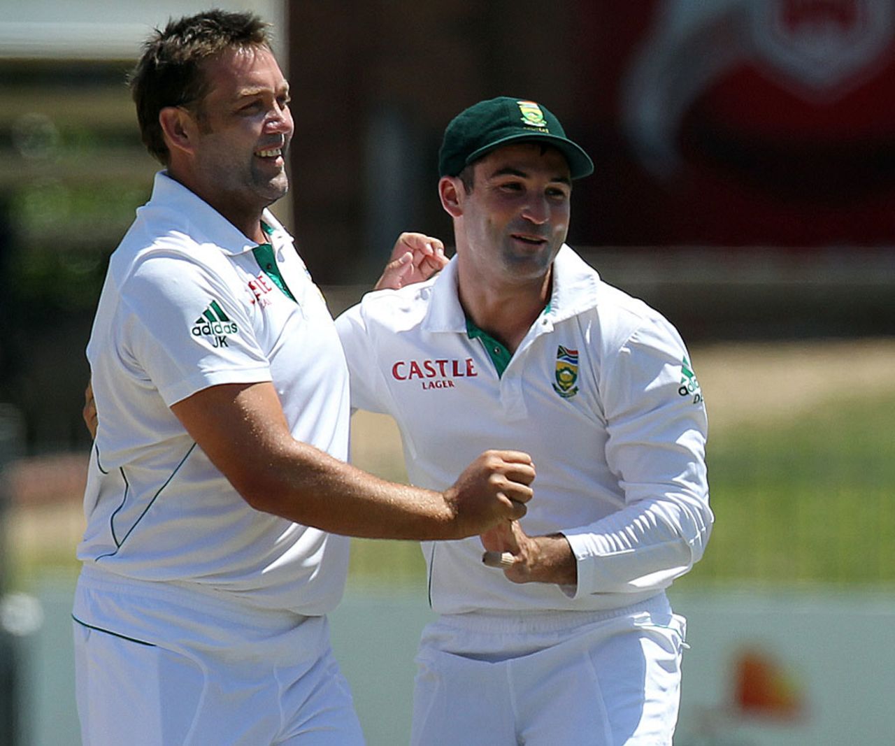 Dean Elgar congratulates Jacques Kallis as South Africa claimed the first wicket of the day, South Africa v New Zealand, 2nd Test, Port Elizabeth, 4th day, January 14, 2013