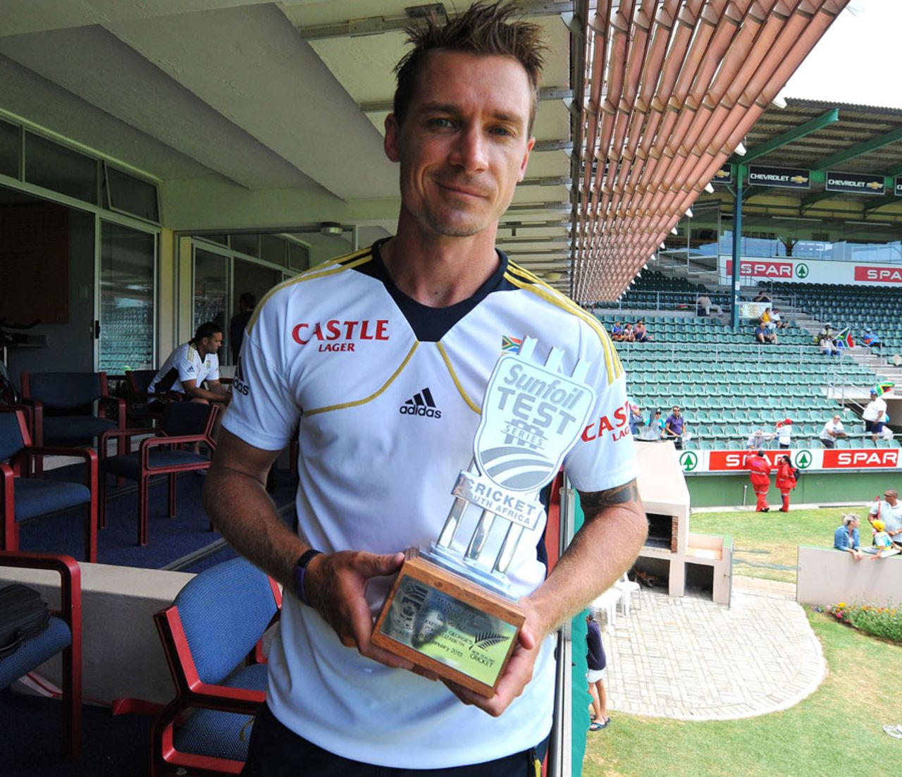 Dale Steyn with his Man of the Match award, South Africa v New Zealand, 2nd Test, Port Elizabeth, 4th day, January 14, 2013