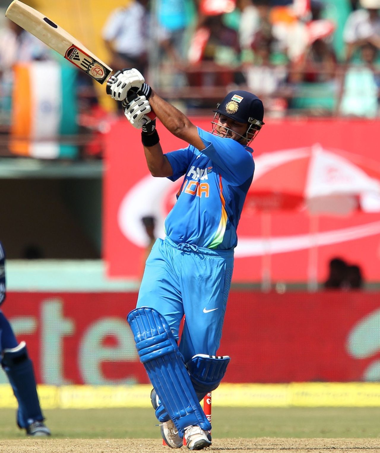 Suresh Raina heaves a ball towards midwicket, India v England, 2nd ODI, Kochi, January 15, 2013