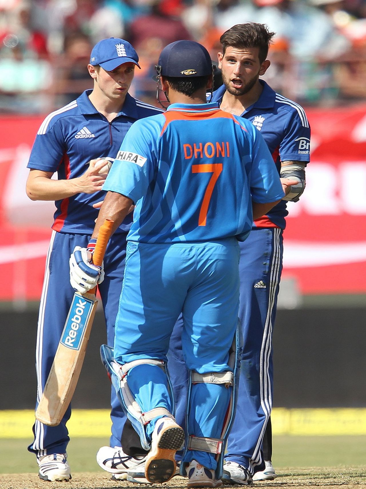 MS Dhoni and Jade Dernbach are involved in an argument, India v England, 2nd ODI, Kochi, January 15, 2013