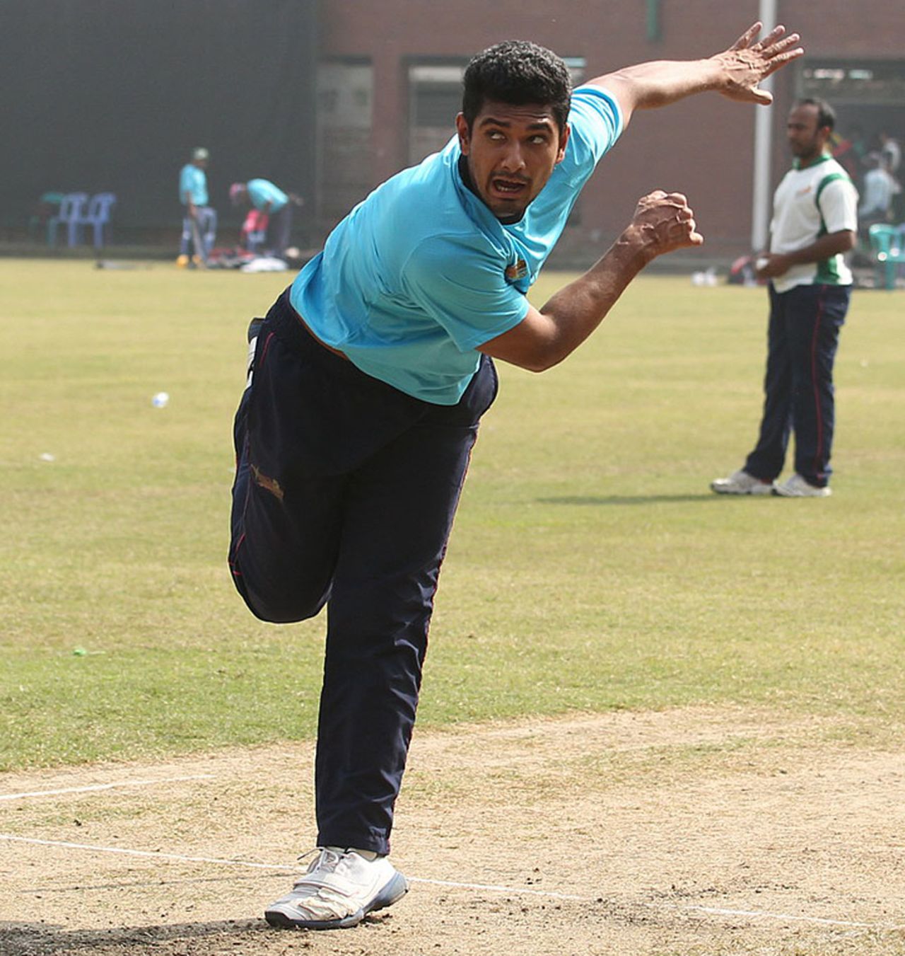 Mahmudullah bowls in a practice session, Dhaka, January 15, 2013