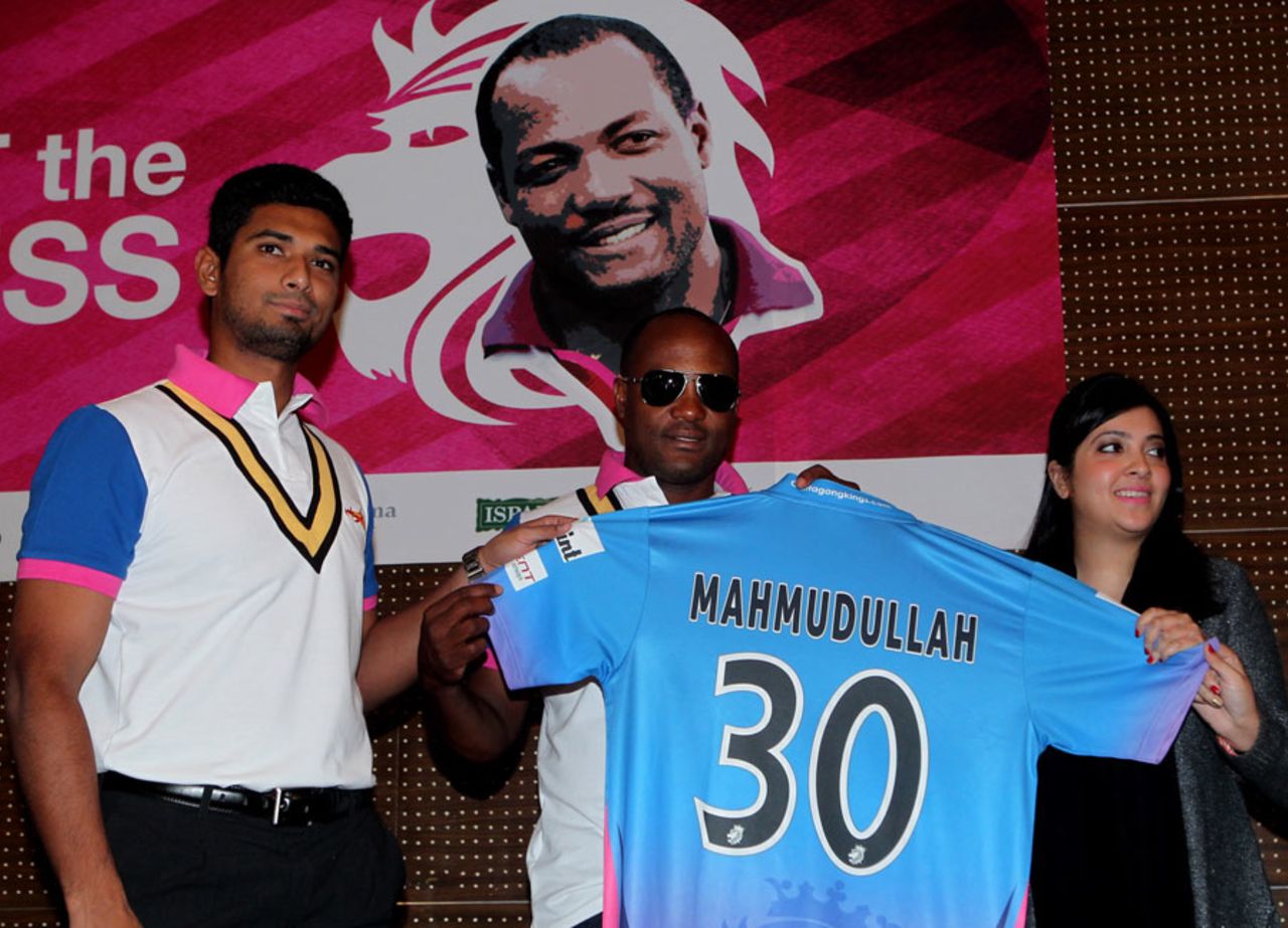 Brian Lara poses with a Mahmudullah Chittagong Kings shirt, January 17, 2012