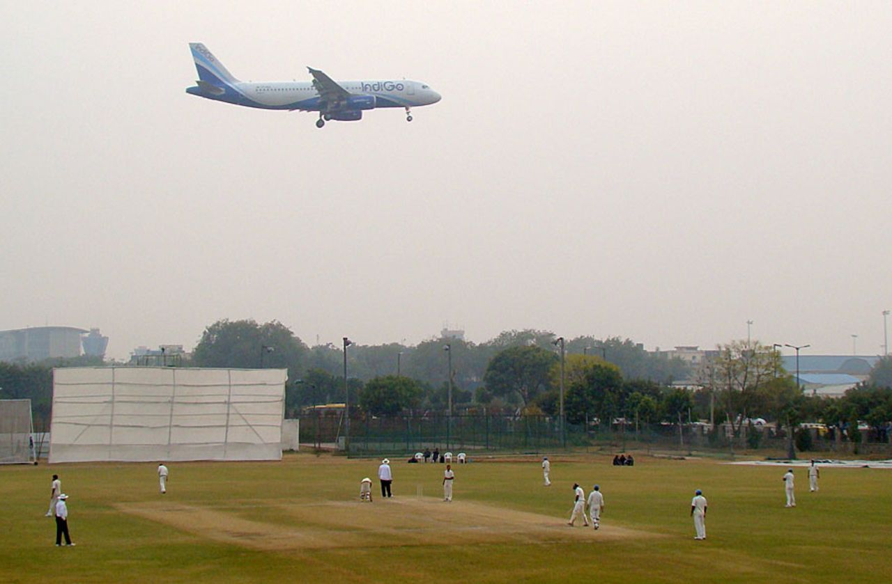 A plane prepares its descent over the Palam Ground, Services v Mumbai, Ranji Trophy 2012-13, 2nd semi-final, Delhi, 2nd day, January 17, 2013  