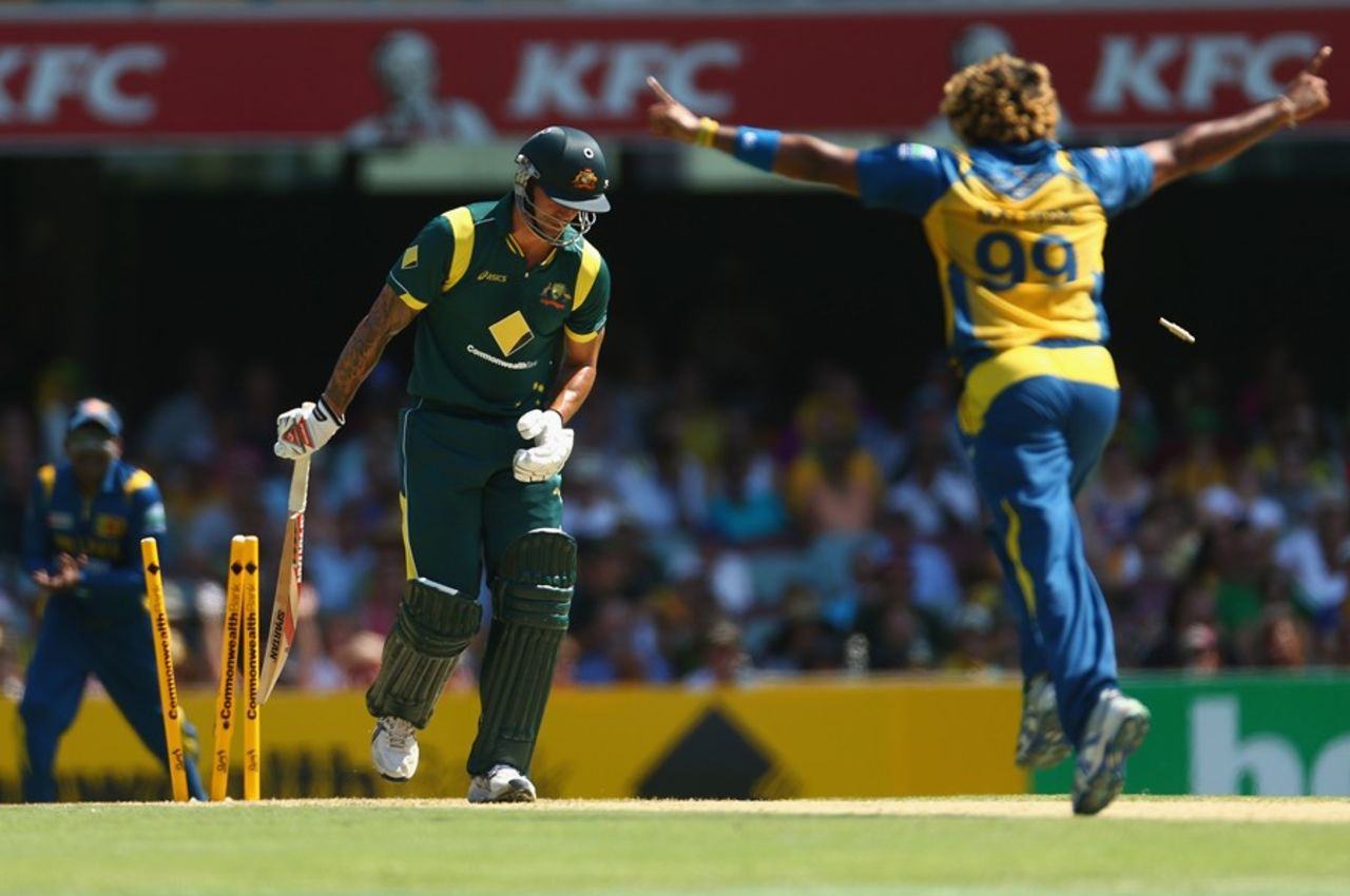 Lasith Malinga bowls Mitchell Johnson, Australia v Sri Lanka, 3rd ODI, Brisbane, January 18, 2013