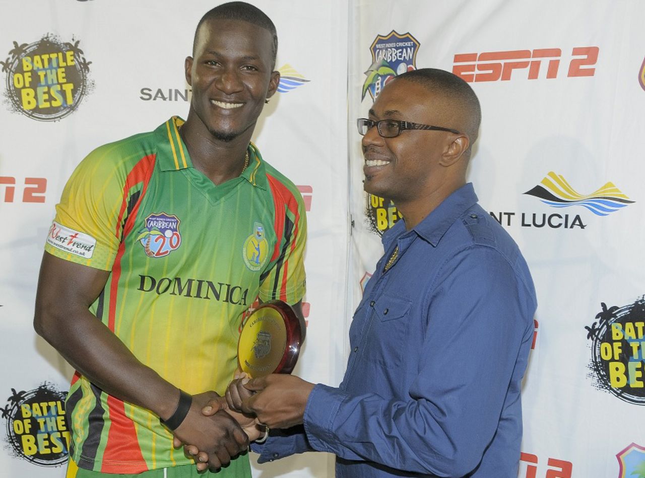 Darren Sammy receives the Man-of-the-Match award, Barbados v Windward Islands, Caribbean T20, January 17, 2013