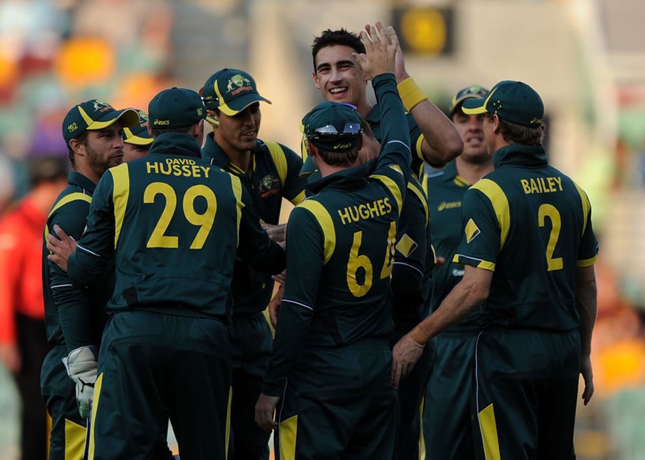 Mitchell Starc struck twice to give Sri Lanka a nervous time chasing, Australia v Sri Lanka, 3rd ODI, Brisbane, January 18, 2013