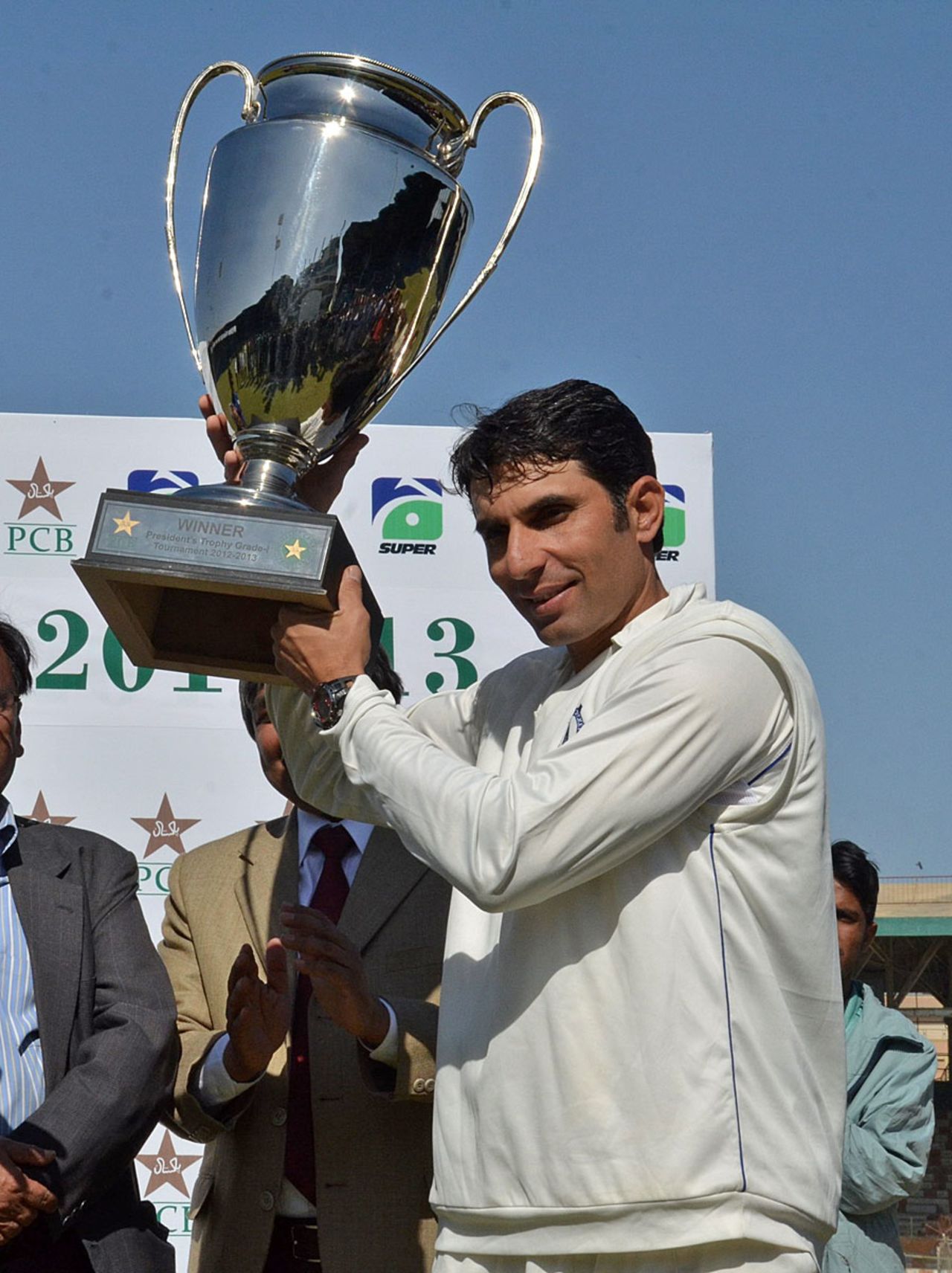 Misbah-ul-Haq lifts the President's Trophy, Habib Bank Limited v Sui Northern Gas Pipelines Limited, President's Trophy final, Karachi, 1st day, January 14, 2013