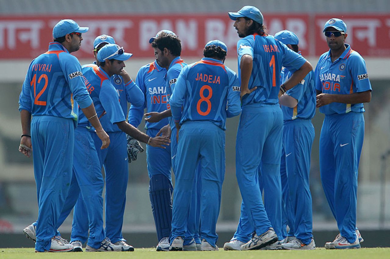Indians celebrate the first wicket, India v England, 3rd ODI, Ranchi, January 19, 2013