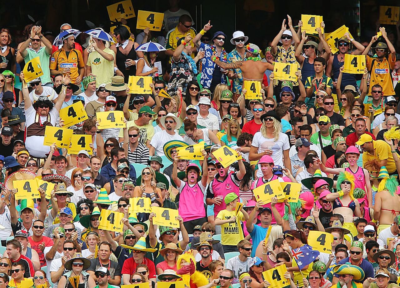 Crowd cheers a boundary, Australia v Sri Lanka, 4th ODI, Sydney, January 20, 2013