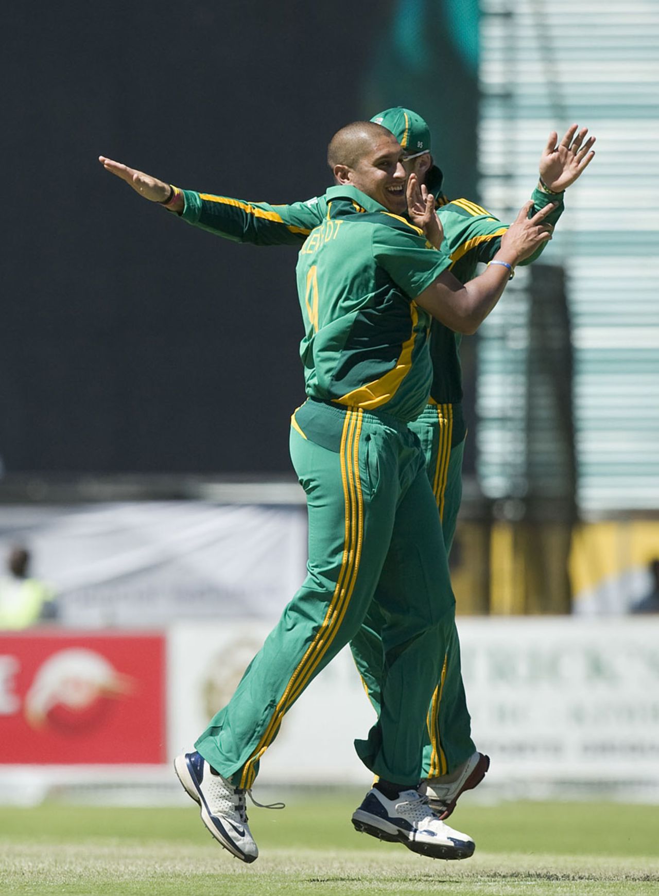 Rory Kleinveldt struck early to remove Martin Guptill, South Africa v New Zealand, 2nd ODI, Kimberley, January 22, 2013