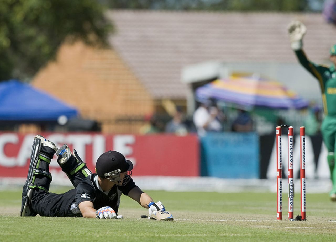 BJ Watling survived a close run-out chance, South Africa v New Zealand, 2nd ODI, Kimberley, January 22, 2013