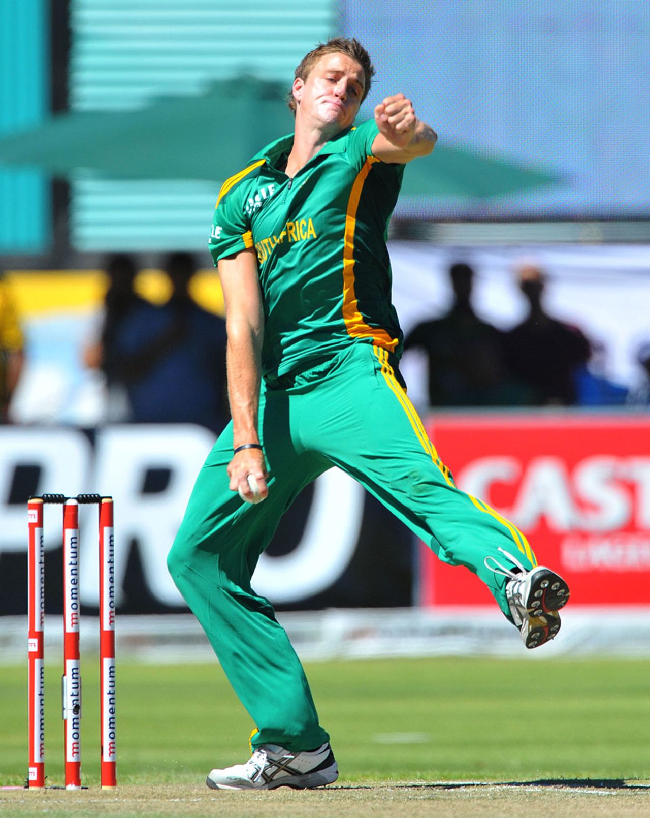 Morne Morkel took three wickets but conceded 71 runs, South Africa v New Zealand, 2nd ODI, Kimberley, January 22, 2013