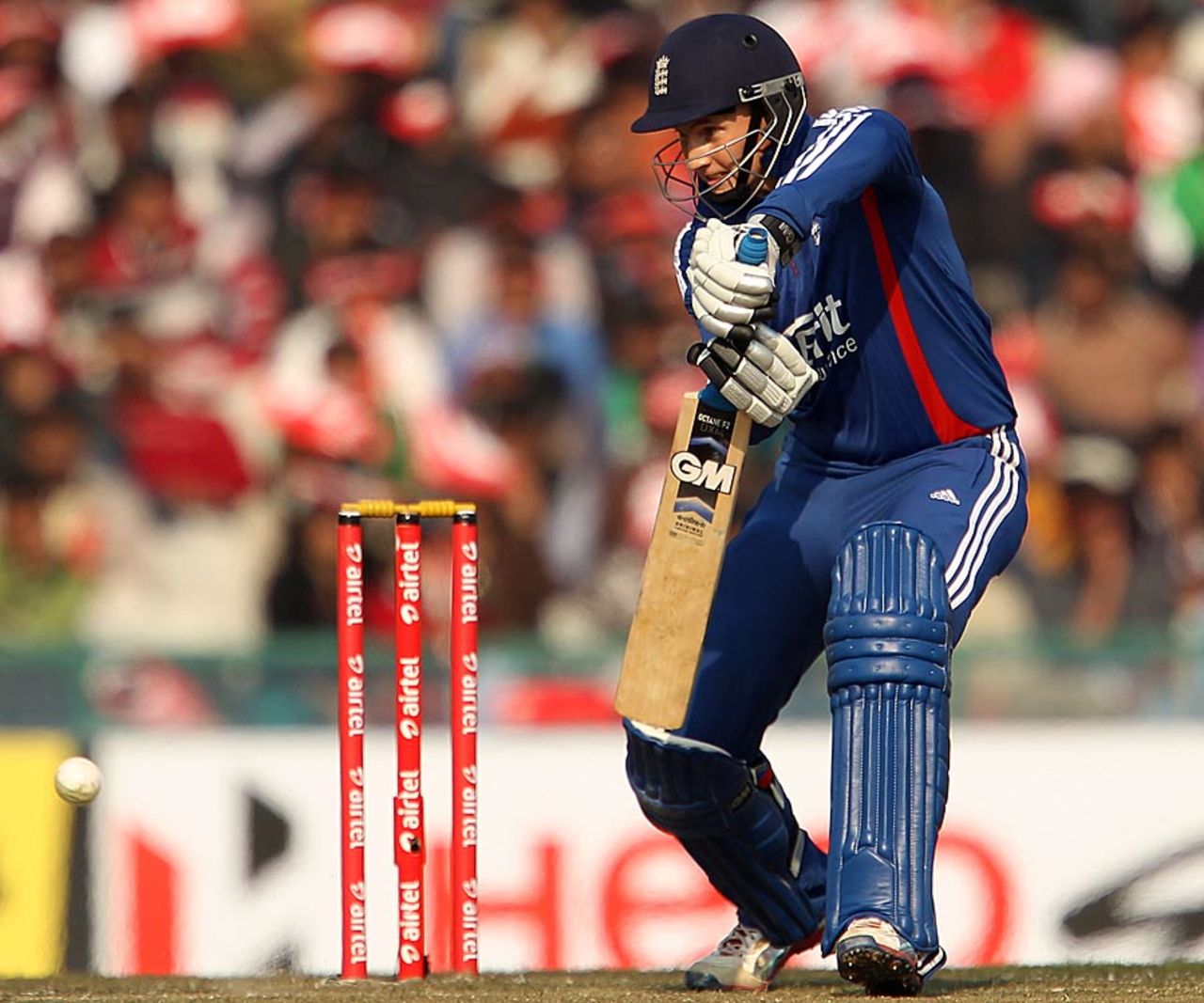 Joe Root defends solidly, India v England, 4th ODI, Mohali, January 23, 2013