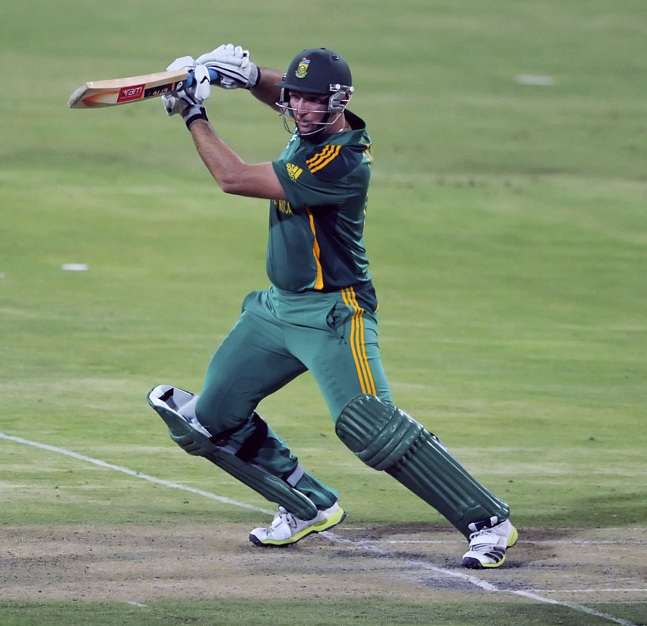 Graeme Smith plays off the back foot, South Africa v New Zealand, 3rd ODI, Potchefstroom