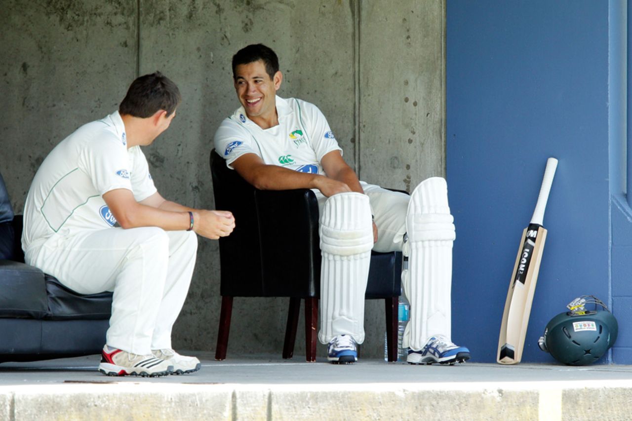 Ross Taylor chats with Mathew Sinclair, Central Districts v Canterbury, Plunket Shield, 1st day, Napier, January 24, 2013