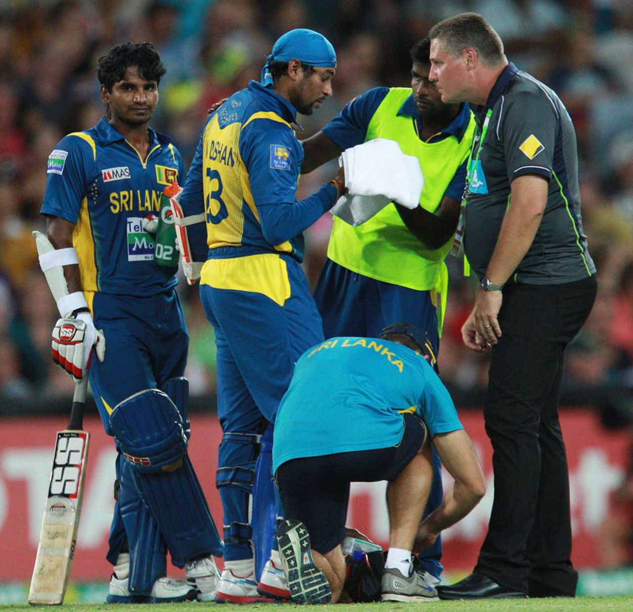 Tillakaratne Dilshan sustained a cut but was able to continue, Australia v Sri Lanka, 1st T20, Sydney, January 26, 2013