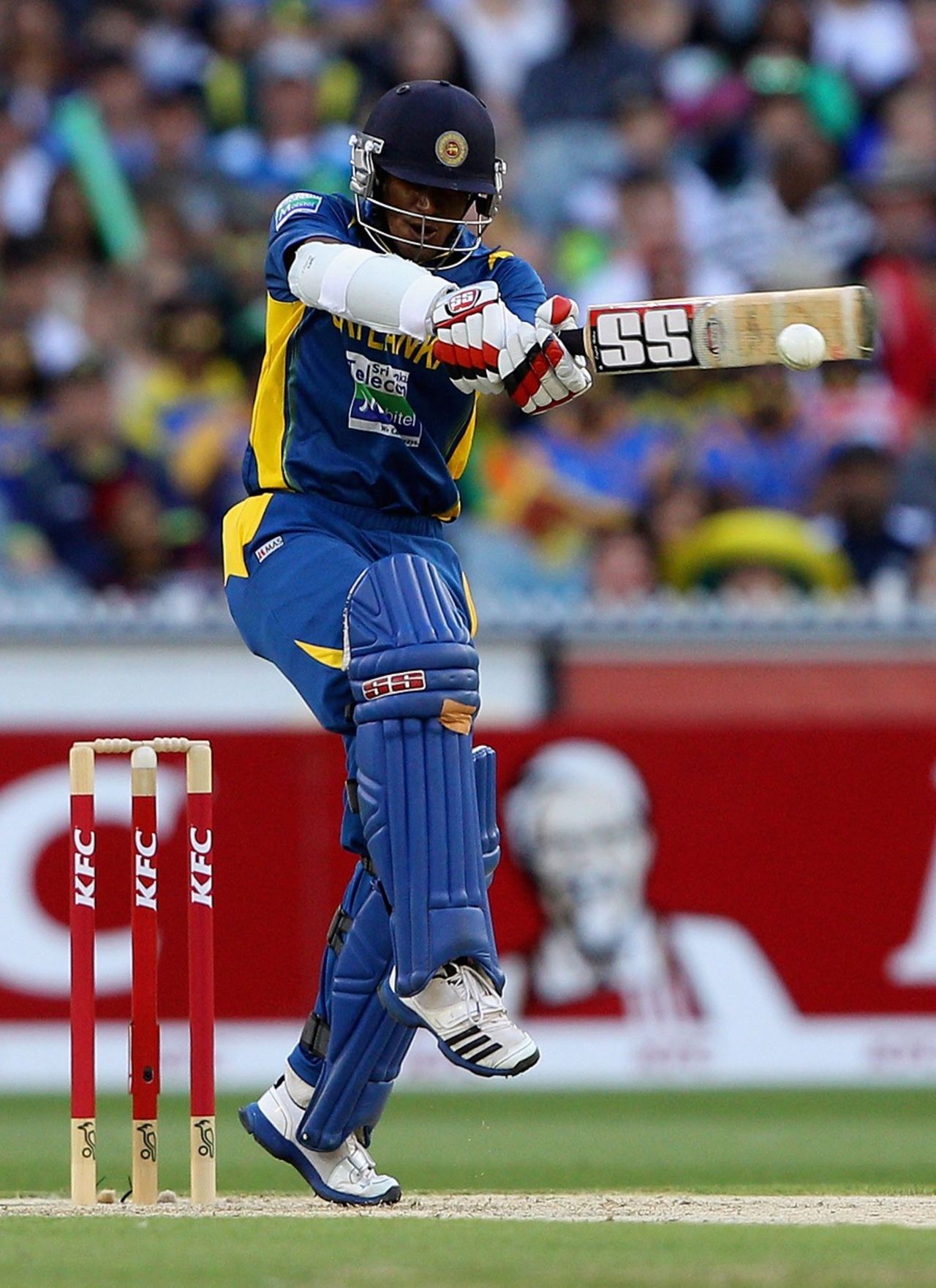 Kusal Perera pulls one to the leg side, Australia v Sri Lanka, 2nd T20, Melbourne, January 28, 2013