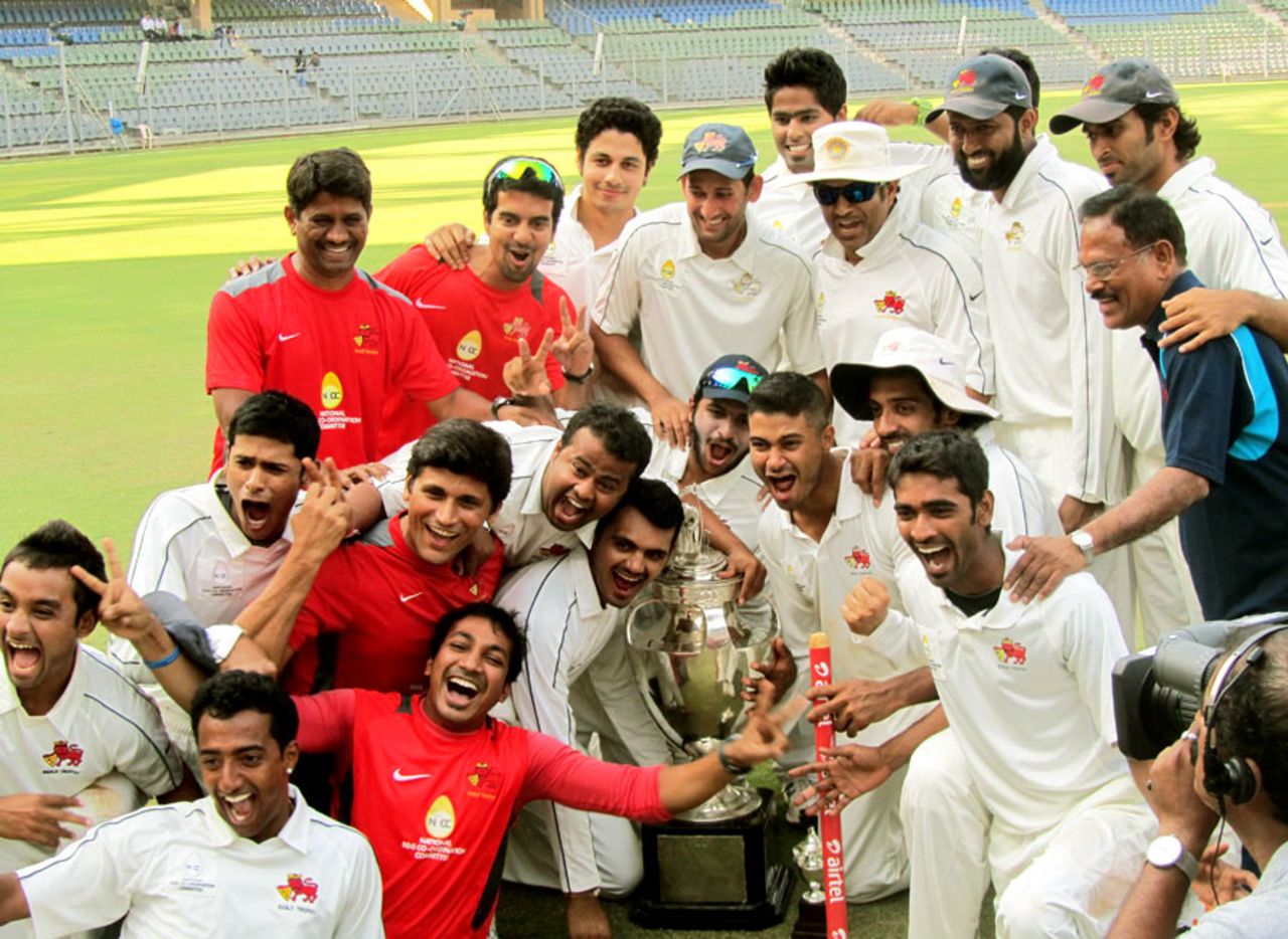 Mumbai celebrate after sealing their 40th Ranji triumph, Mumbai v Saurashtra, Ranji Trophy, final, 3rd day, January 28, 2013
