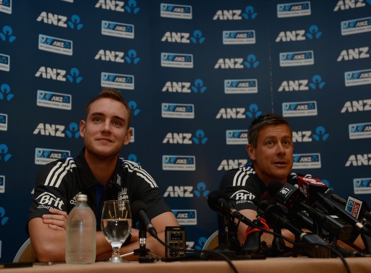 Stuart Broad and Ashley Giles at a press conference, Auckland, January 30, 2013