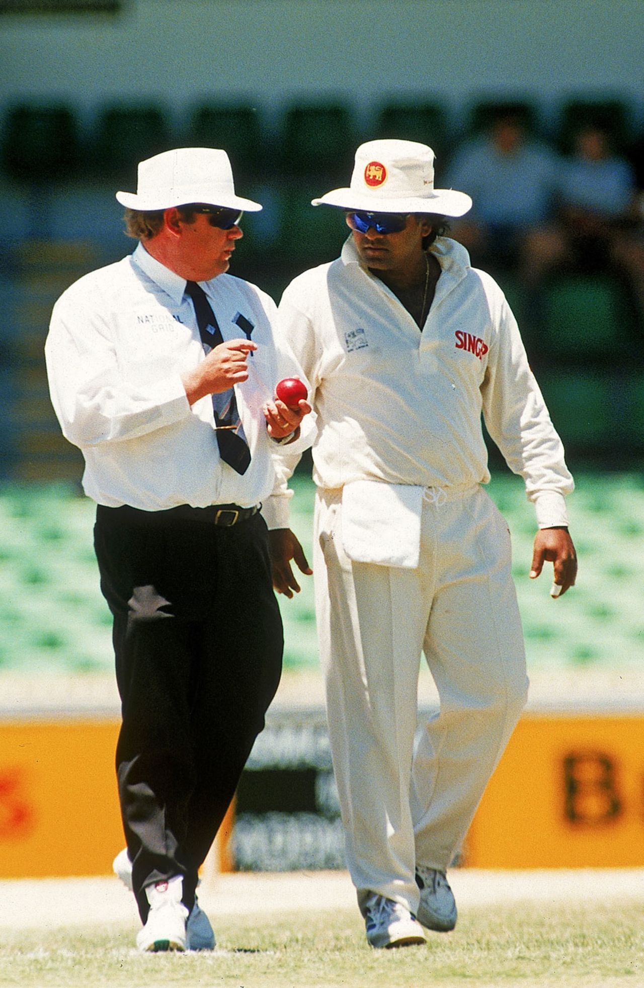 Umpire Peter Parker and Arjuna Ranatunga discuss the state of the ball, Australia v Sri Lanka, 1st Test, Perth, 3rd day, December 10, 1995