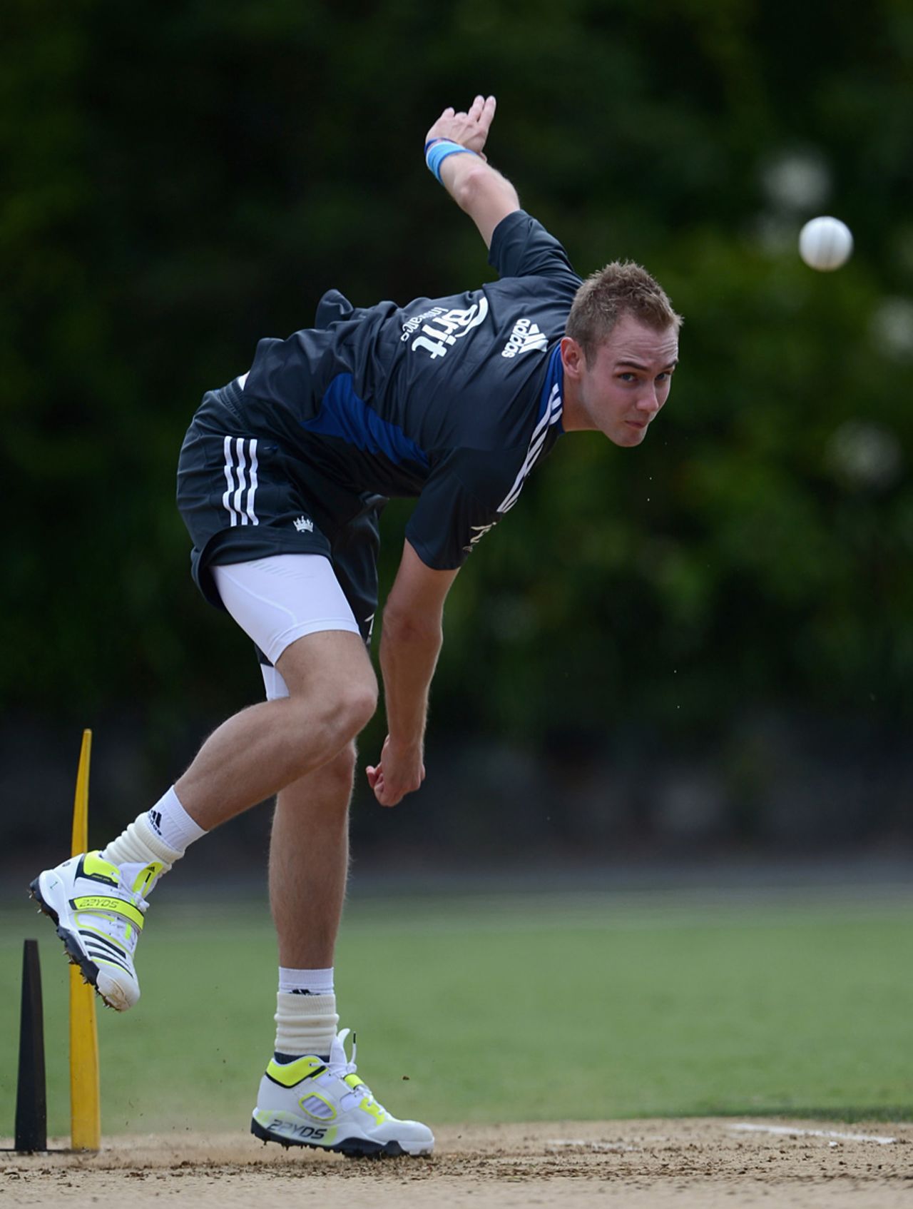 Stuart Broad tests out his heel in new bowling boots, Auckland, January 31, 2013