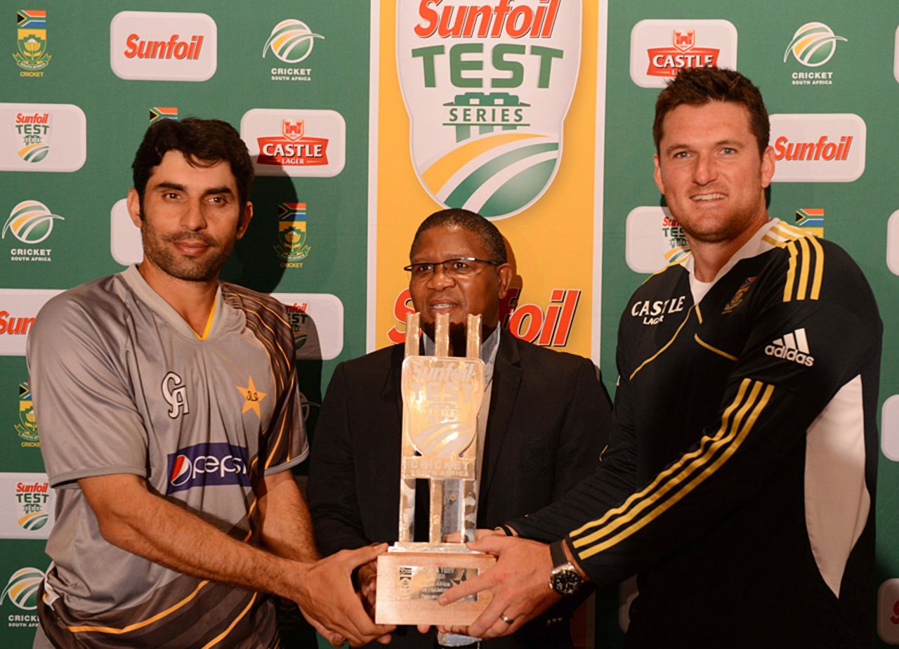 Graeme Smith and Misbah-ul-Haq hold the series trophy, Johannesburg, January 31, 2013