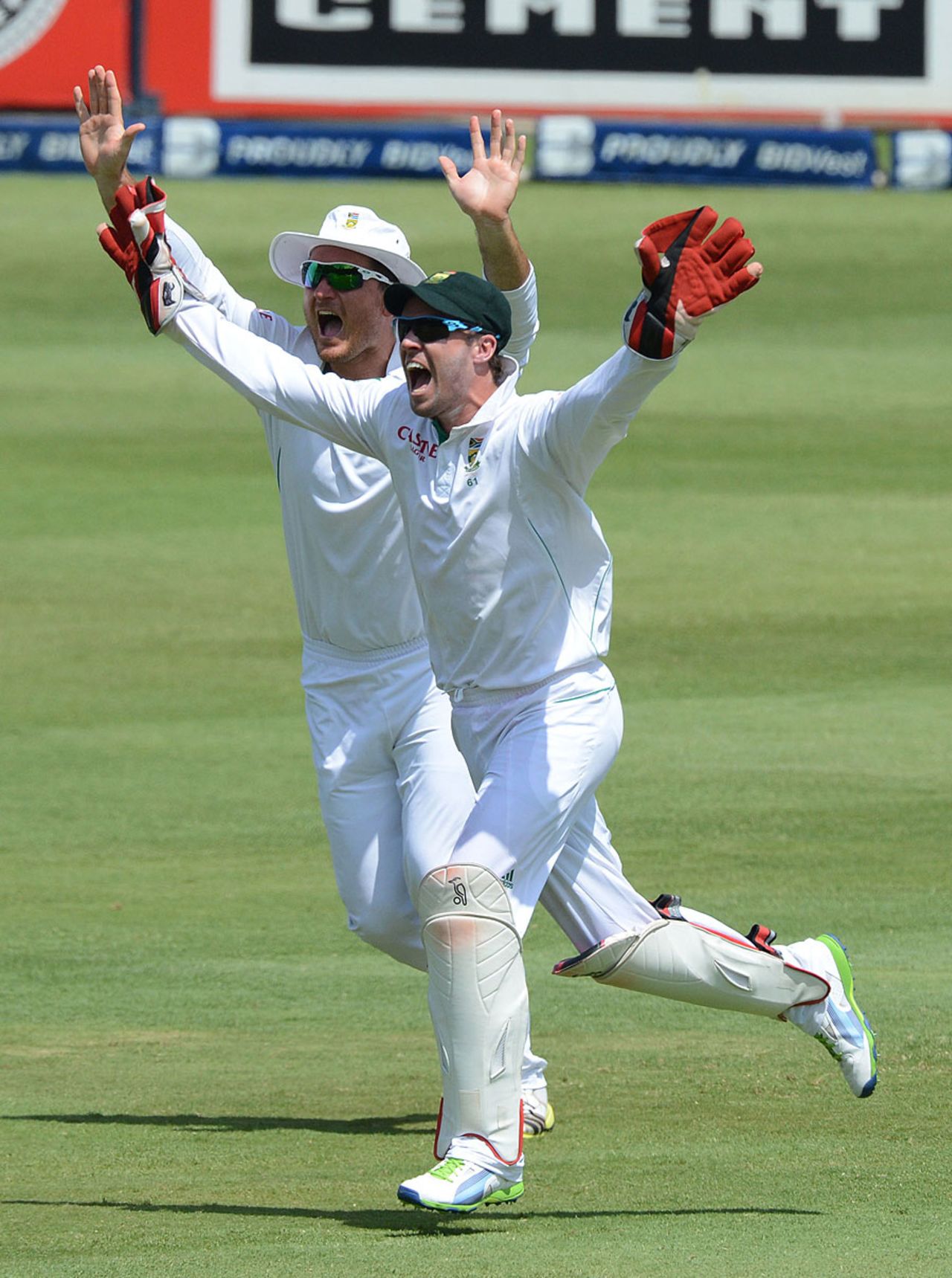 AB de Villiers celebrates an outside edge, South Africa v Pakistan, 1st Test, Johannesburg, 3rd day, February 3, 2013