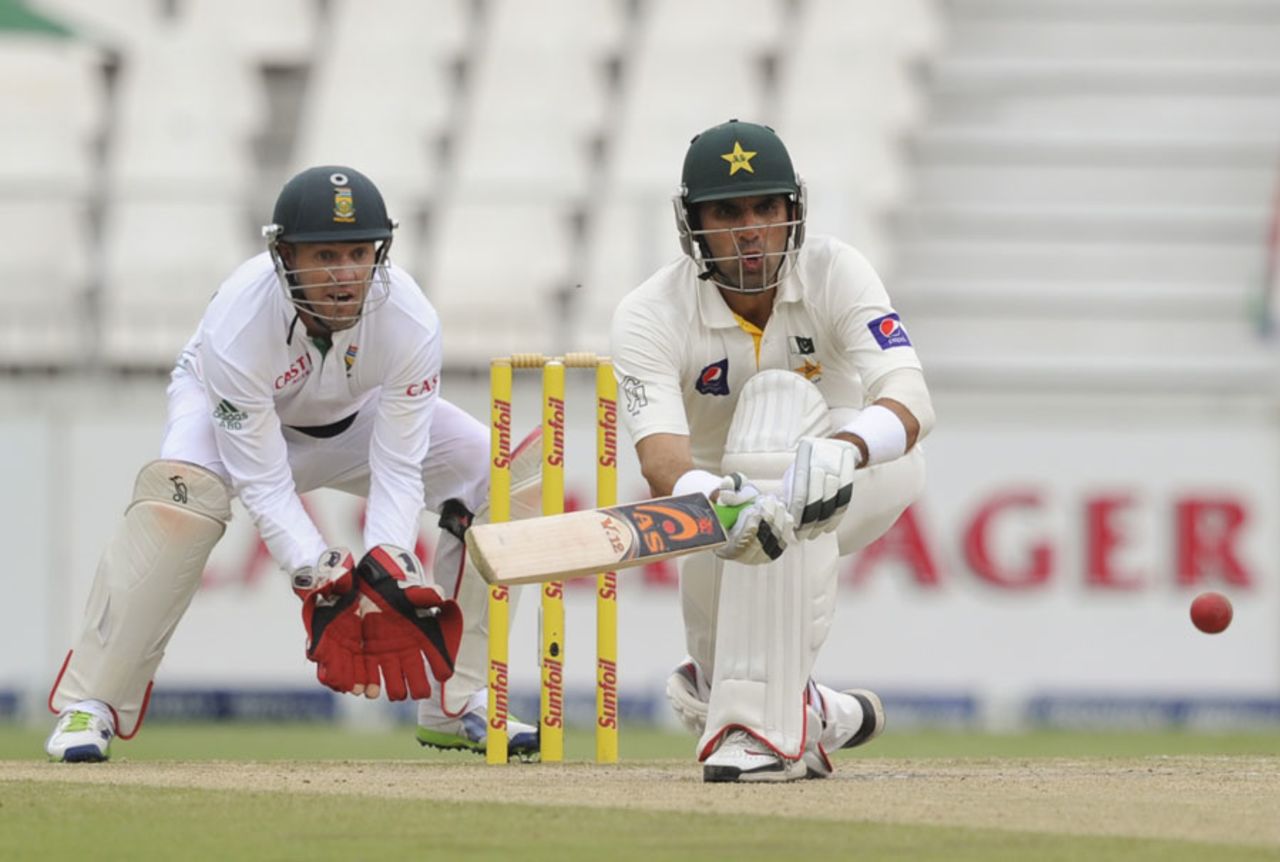 Misbah-ul-Haq battled his way to the close, South Africa v Pakistan, 1st Test, Johannesburg, 3rd day, February 3, 2013