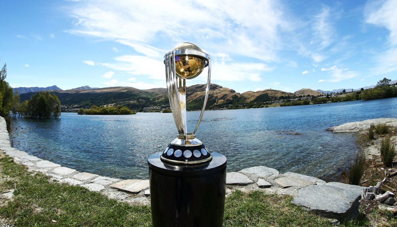 It's two years till the 2015 World Cup; the trophy goes on display in Queenstown, February 9, 2013