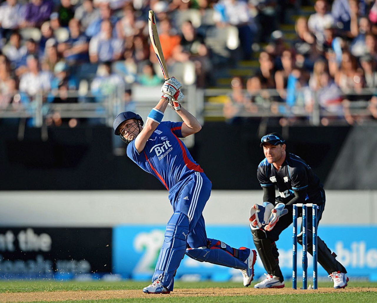Luke Wright hits out, New Zealand v England, 1st T20, Auckland, February 9, 2013