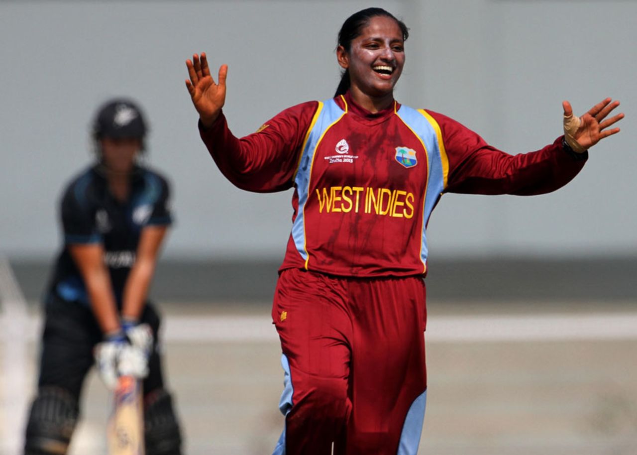 Anisa Mohammed got the crucial wicket of Suzie Bates, New Zealand v West Indies, Super Six match, Women's World Cup 2013, Mumbai,  February 11, 2013