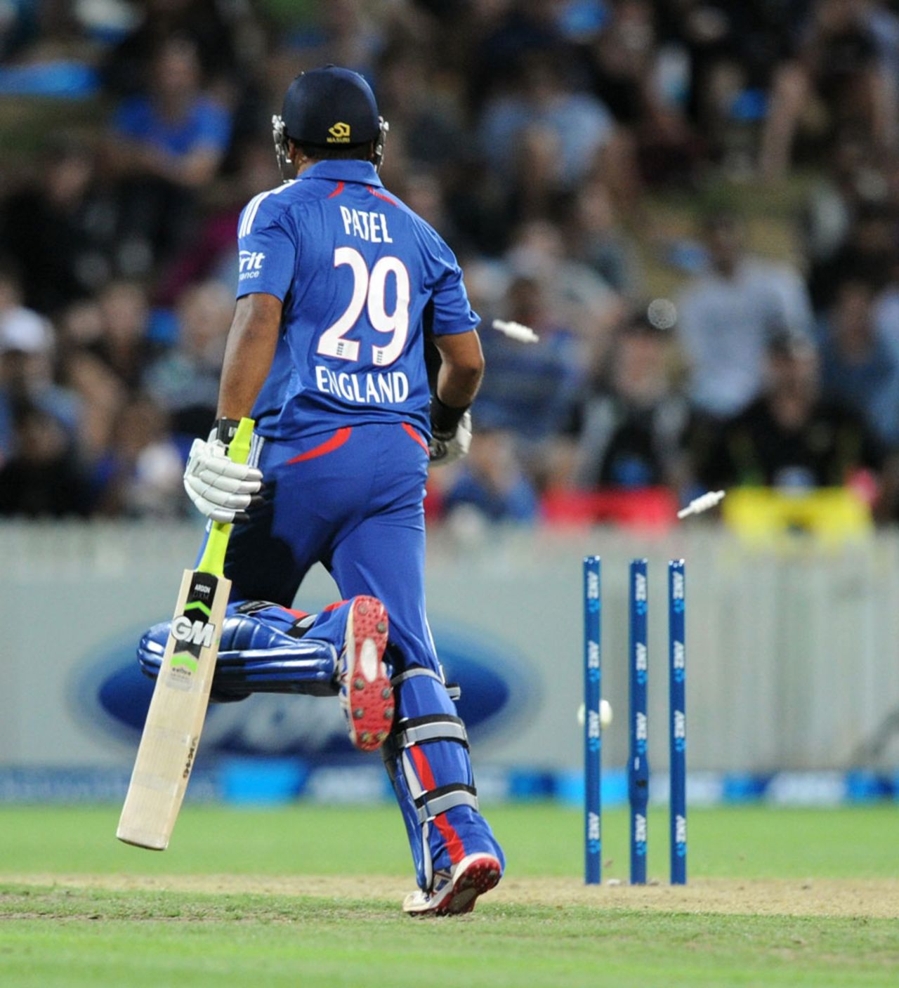 Samit Patel was run out by a direct hit, New Zealand v England, 2nd T20, Hamilton, February 12, 2013
