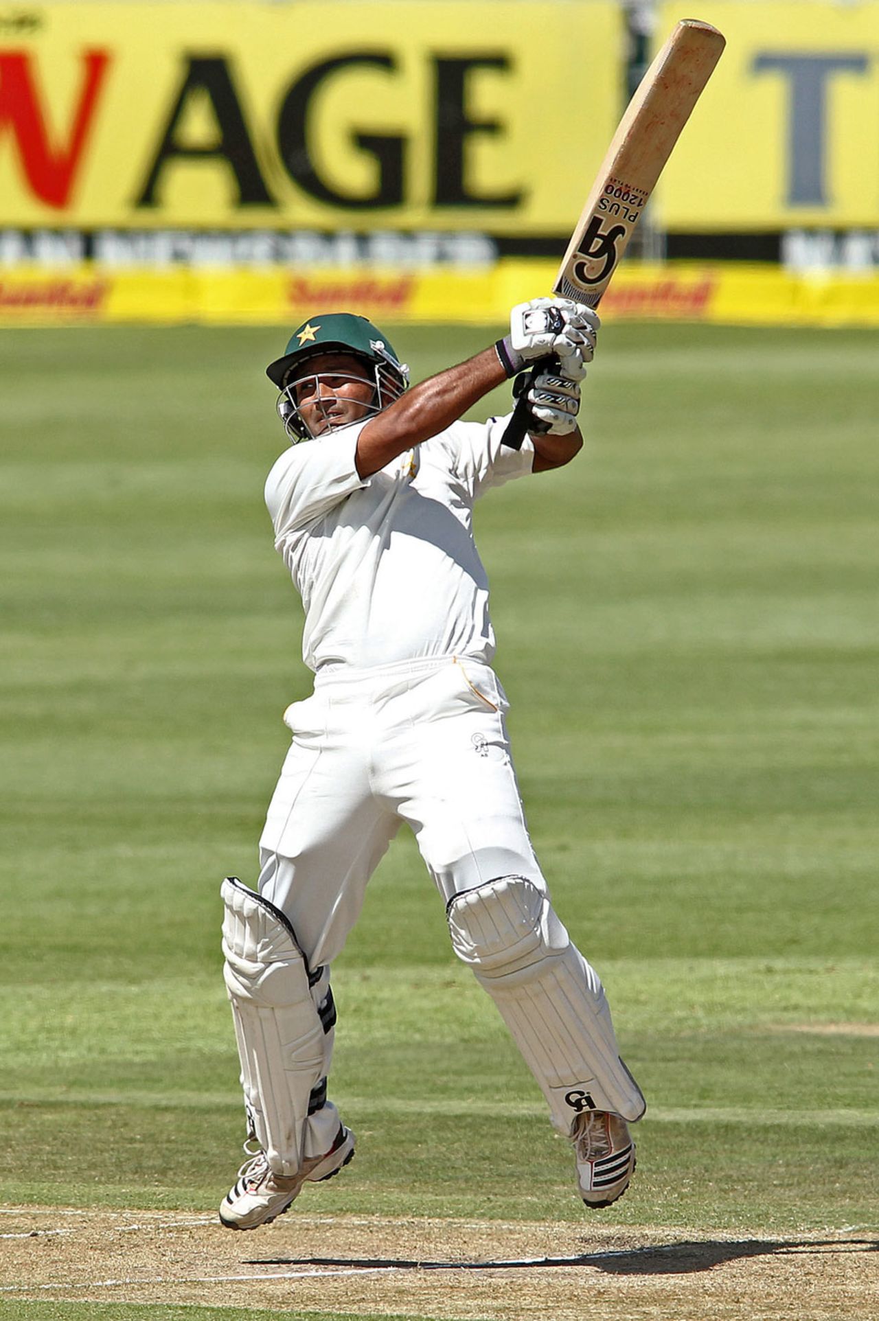 Asad Shafiq hits out, South Africa v Pakistan, 2nd Test, Cape Town, 1st day, February 14, 2013