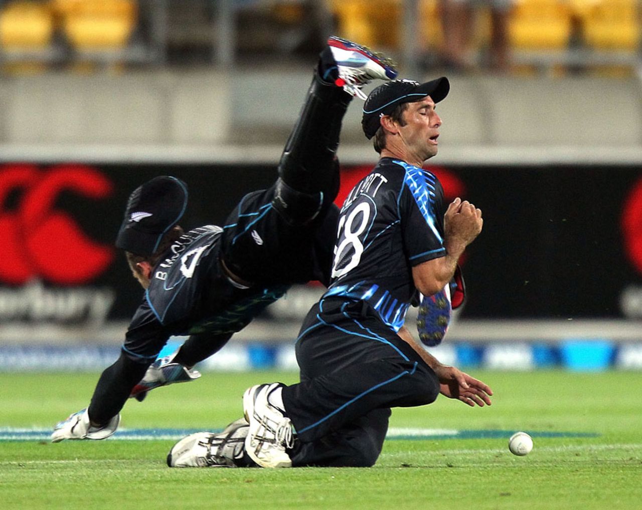 Brendon McCullum and Grant Elliott almost collided as a catch was missed, New Zealand v England, 3rd T20, Wellington, February 15, 2013