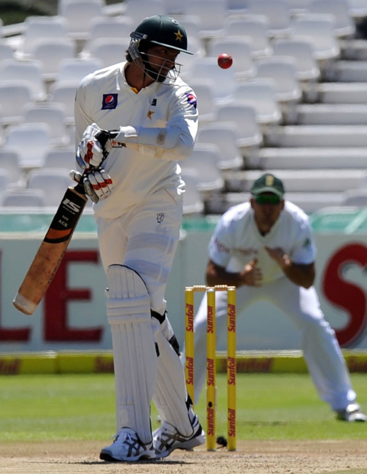 The seven-foot Mohammad Irfan evades a bouncer, South Africa v Pakistan, 2nd Test, Cape Town, 2nd day, February 15, 2013
