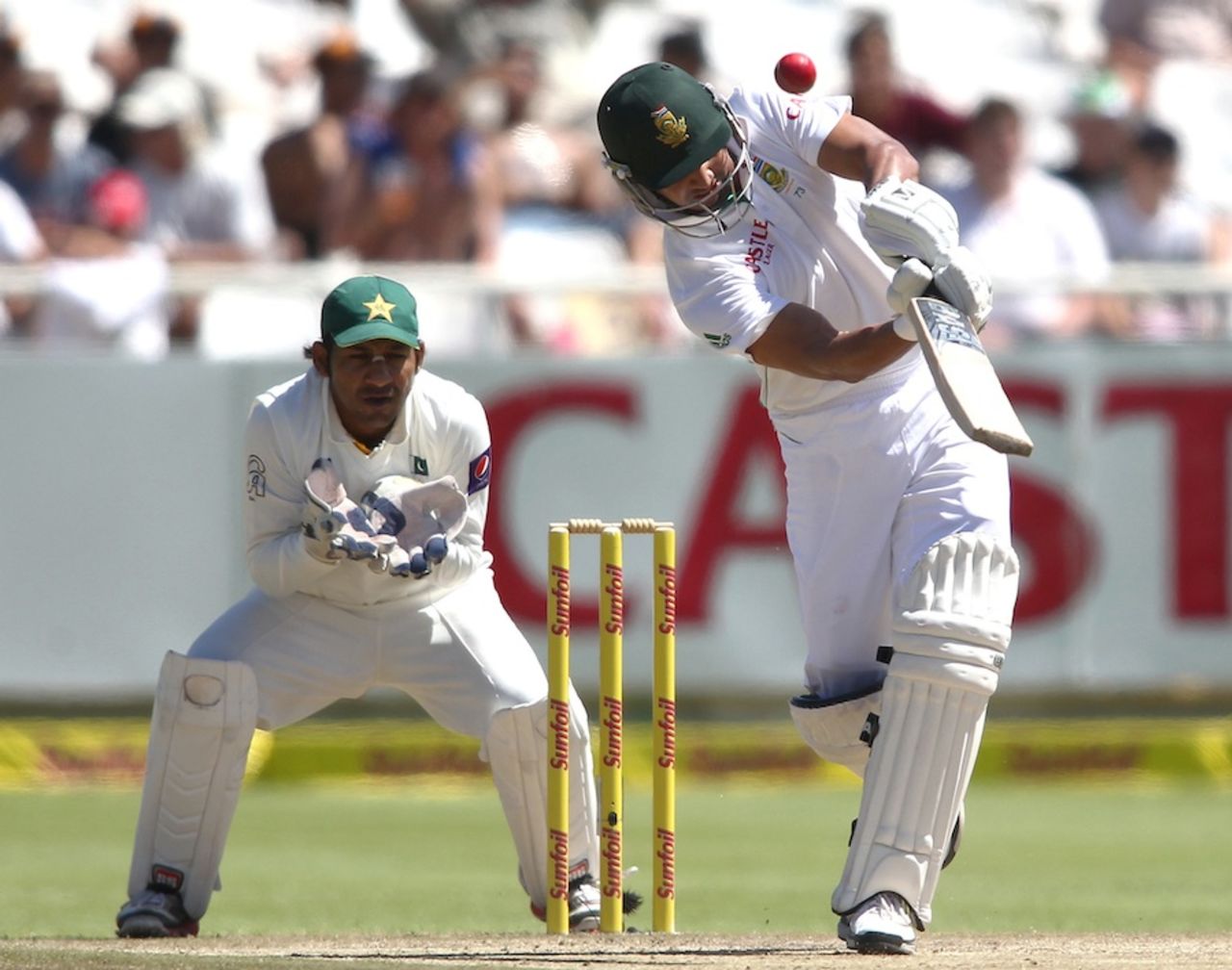 Alviro Petersen attempts to hit over the top, South Africa v Pakistan, 2nd Test, Cape Town, 2nd day, February 15, 2013