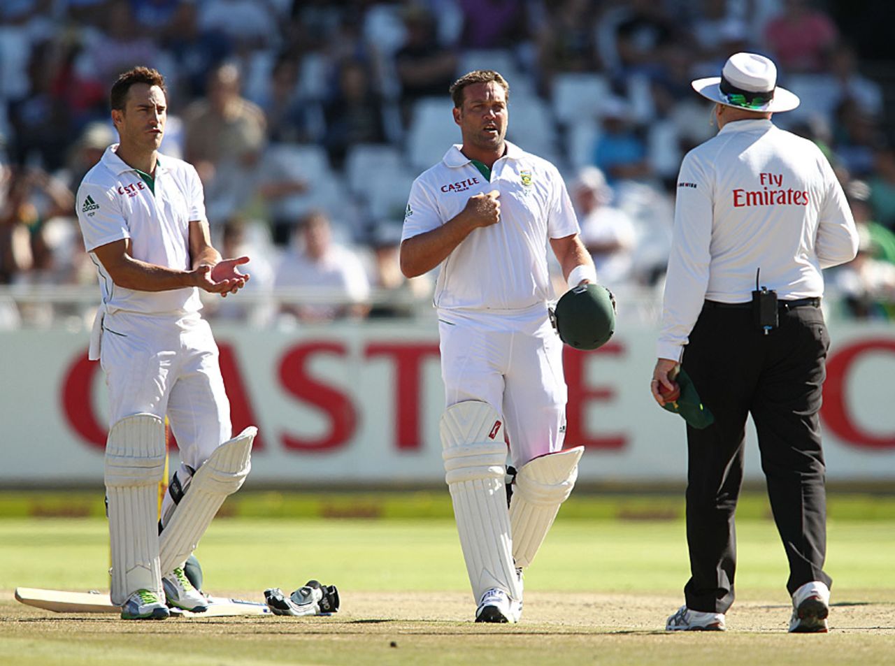 Jacques Kallis has a word with the umpire about his dismissal, South Africa v Pakistan, 2nd Test, Cape Town, 2nd day, February 15, 2013